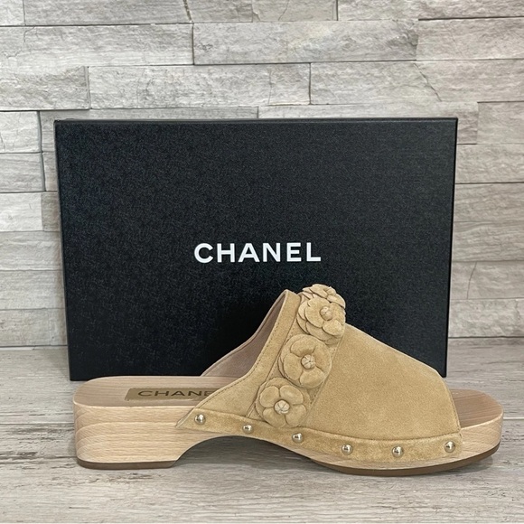 Chanel Camellia Flower Clog Beige Suede Calfskin Wooden Mules 2022 Size 39 EUC - Picture 9 of 16